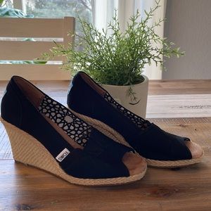TOMS wedge sandals Women’s size 7